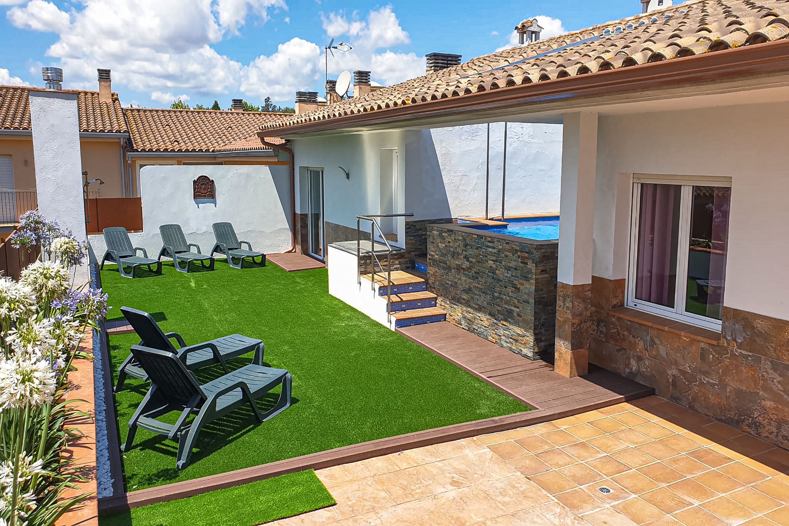 holiday-villa-costa-brava-private-pool-spain-wi-fi-beach-holiday