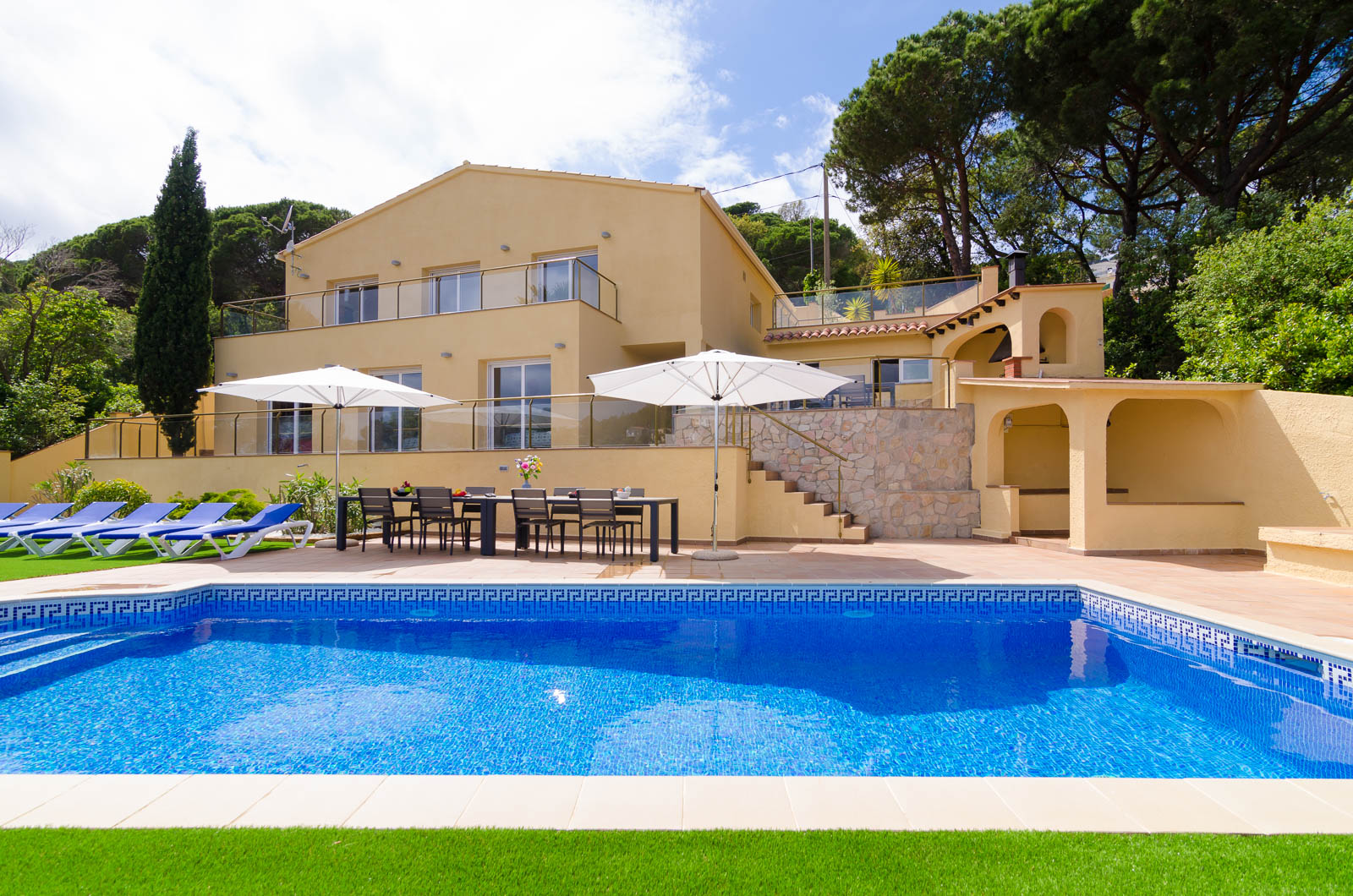 Villa A Louer En Espagne Avec Piscine Privee Villa espagnole agréable avec piscine privée, un jardin, des terrasses