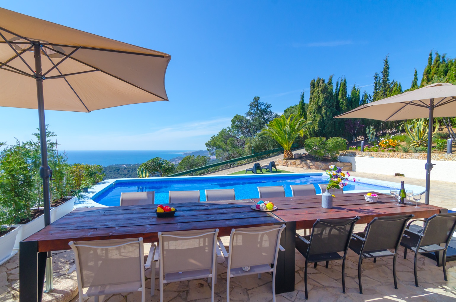 Holiday villa in Lloret de Mar with private pool, tennis court and seaview